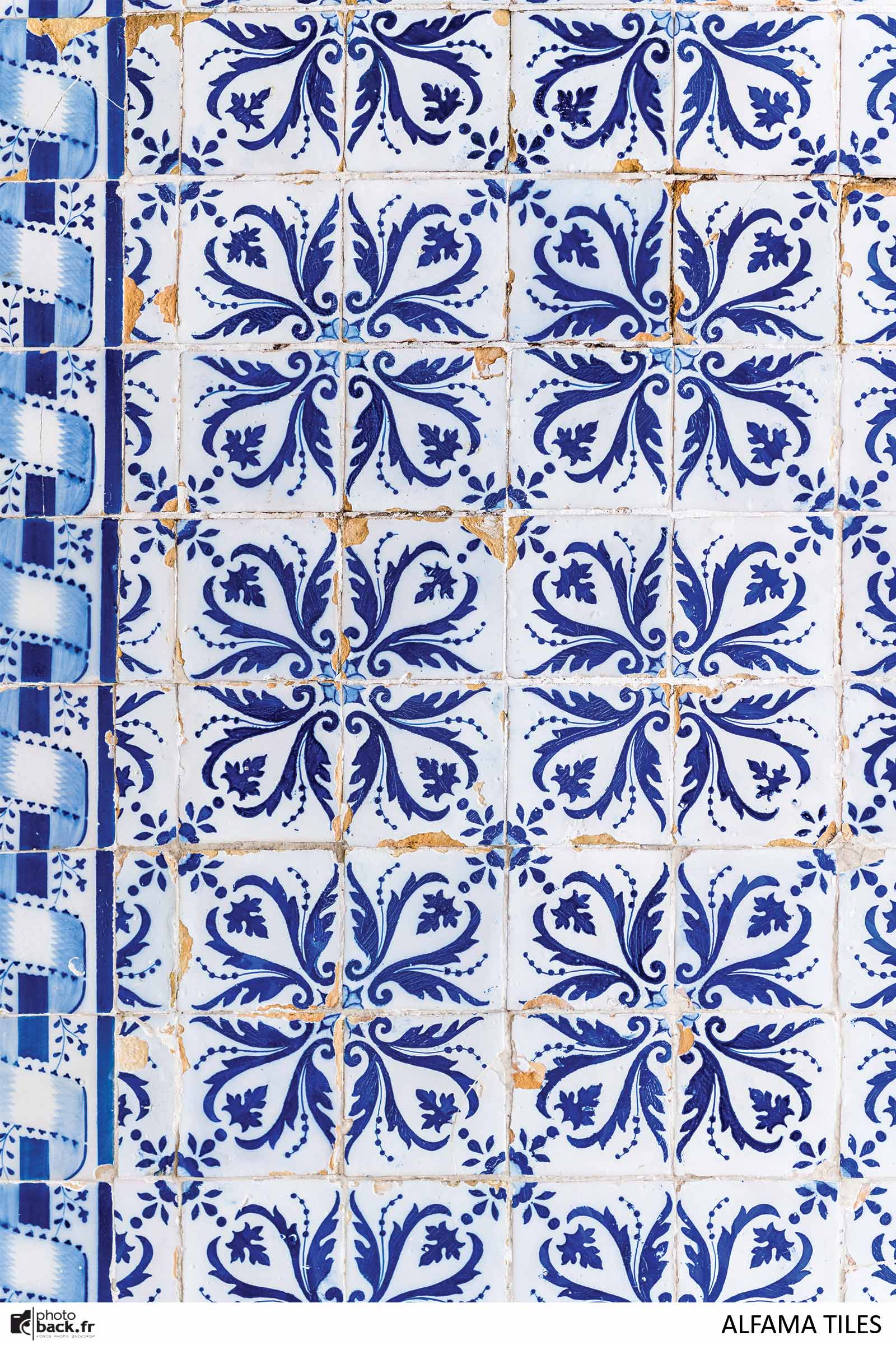 Fond photo effet carrelage azulejo Alfama, motifs bleu et blanc – Photoback